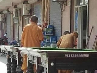 和尚打桌球