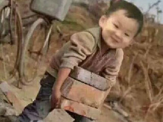 搬砖的小孩