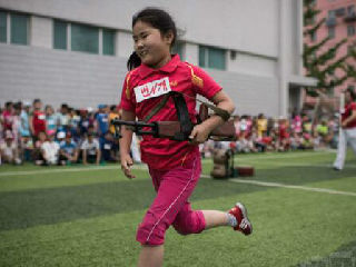 女孩子当兵从娃娃做起