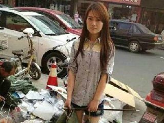 收垃圾的美女